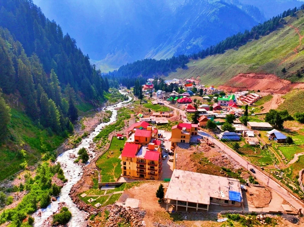 naran town min